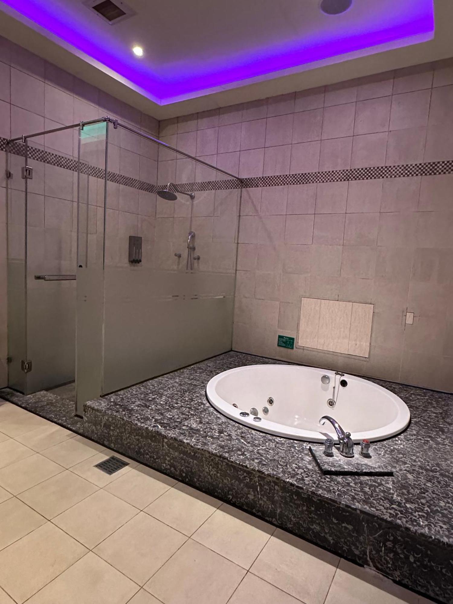Purple Rainbow Motel تايبيه المظهر الخارجي الصورة