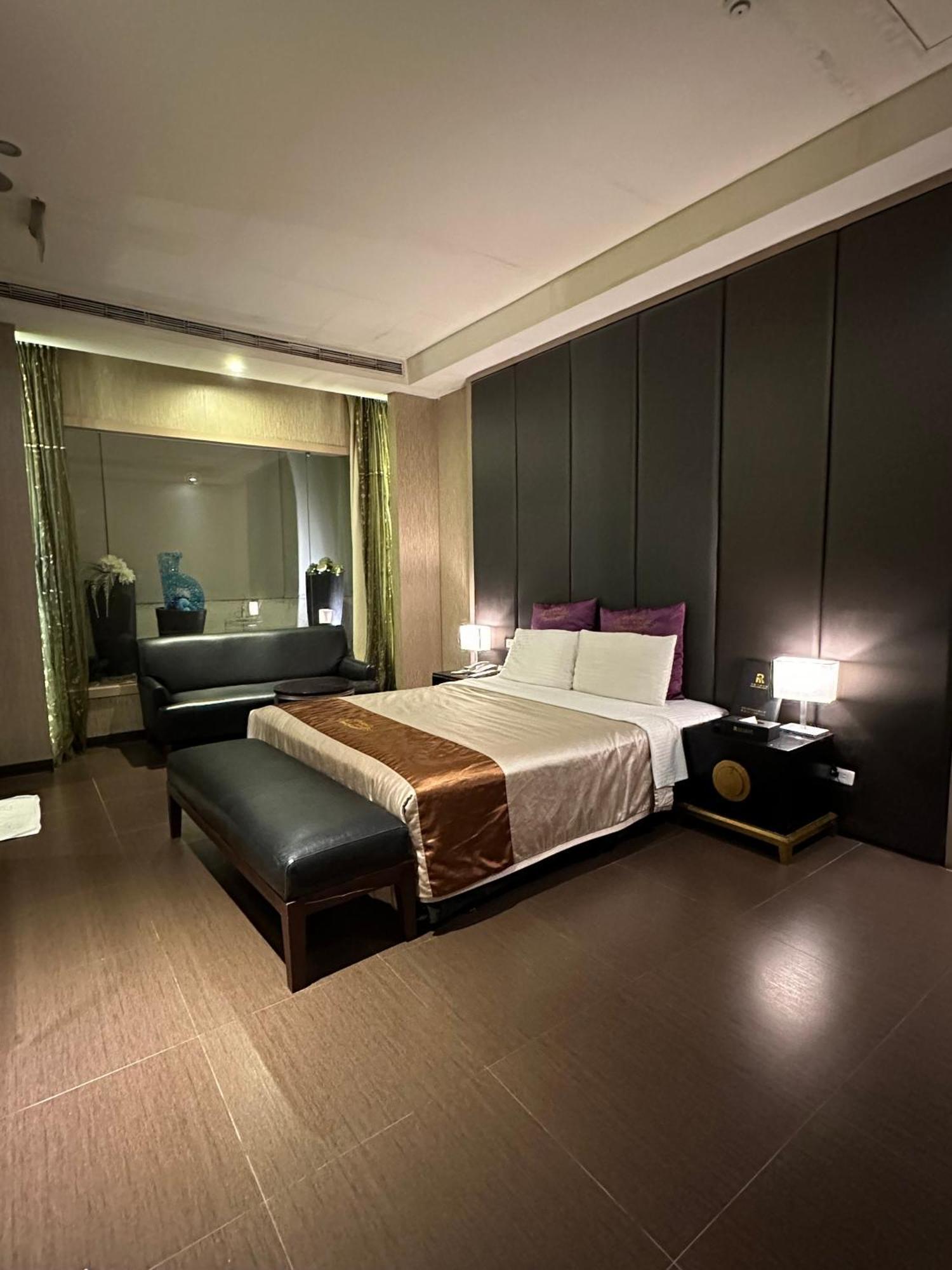Purple Rainbow Motel تايبيه المظهر الخارجي الصورة